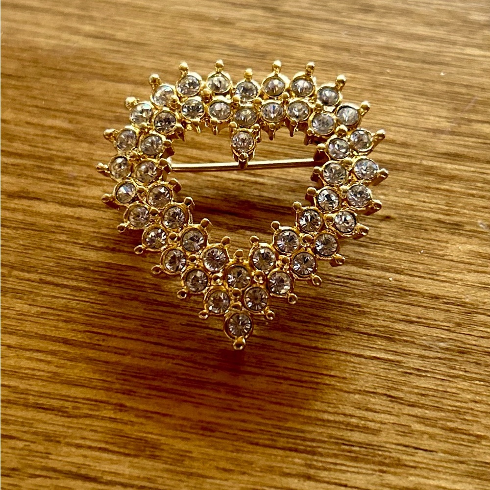 Beautiful Heart Brooch, golden with diamond like stones brooch